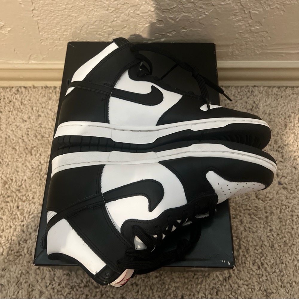 Panda Mid Dunks - Picture 3 of 7